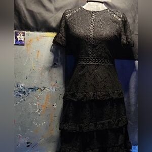 DIVIDED Black Floral Short Lace Tiered Dress